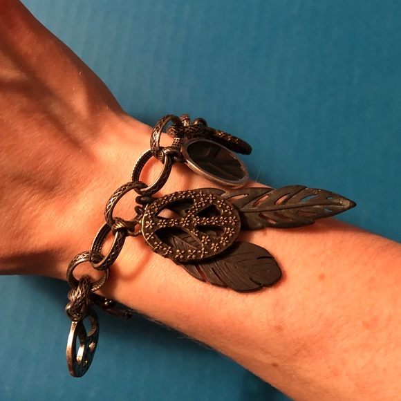 Lucky brand feather and peace sign bracelet NWOT - Picture 6 of 7